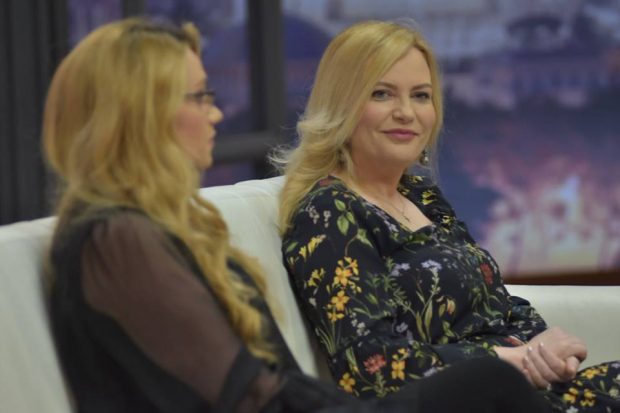 Zbulohet lidhja midis deputetes shqiptare dhe gazetares së Top Channel! Ato janë…