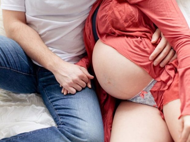 Seks në këto pozicione për të mbetur shtatzënë? Sqarohet miti i famshëm