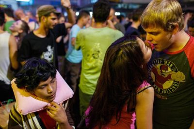 Alkool, orgji, banalitete… ja çmenduritë e turistëve britanikë në Tajlandë