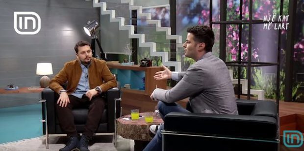 Aktori shqiptar nxehet me moderatorin në emision: Më the edhe 1 herë s’je normal t’u çova…