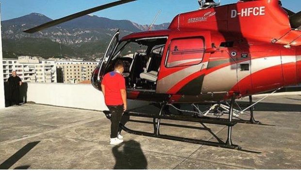 Jeta përrallore e djemve të Ylli Ndroqit/ Me helikopter privat dhe Rolex 10 mijë euro (FOTO+VIDEO)