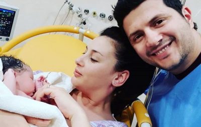 Ermal Mamaqi i emocionuar flet për herë të parë për vajzën që erdhi në jetë