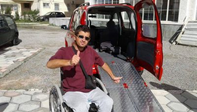 Njihuni me Flamurin nga Durrësi: Si ndërtova karrierë të hekurt në karrige me rrota