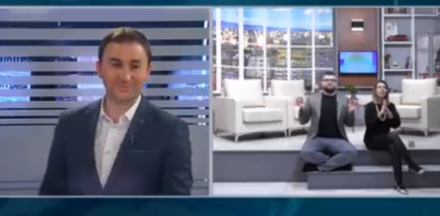 Shtangen shikuesit: Moderatorja shqiptare godet me shpullë kolegun në mes të emisionit