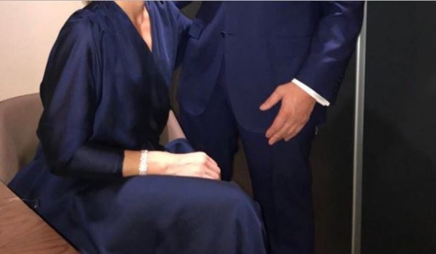 Kryeministri me bashkëshorten vishen njësoj, “vjedhin” vëmendjen e publikut (FOTO)