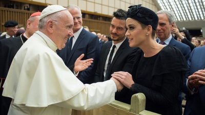 Katy Perry dhe Orlando Bloom bekojnë dashurinë? Takohen me Papën në Romë