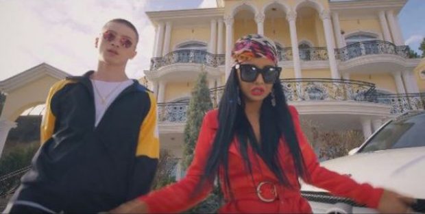Sot është super seksi, por këngëtares shqiptare i del video që s’do donte ta shikonte kurrë