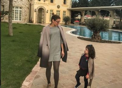 Vajza e moderatores shqiptare ka një “shqetësim të madh”: O mami me kë do martohem unë… (VIDEO)