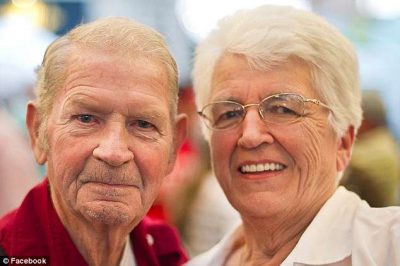 FOTOT: Historia e çiftit që u divorcua në rini dhe u rimartua pas 50 vjetësh në pleqëri