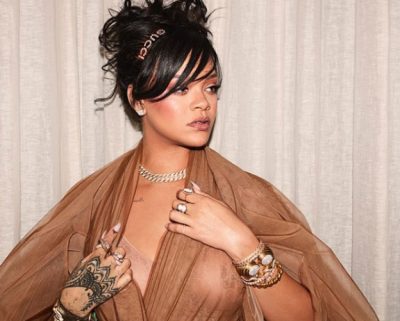 Rihanna nuk heq dorë nga kilogramët e tepërt, shikoni si u duk në ‘Coachella’ (FOTO)