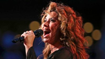 Shokon këngëtarja e famshme: Jam abuzuar seksualisht nga njerku