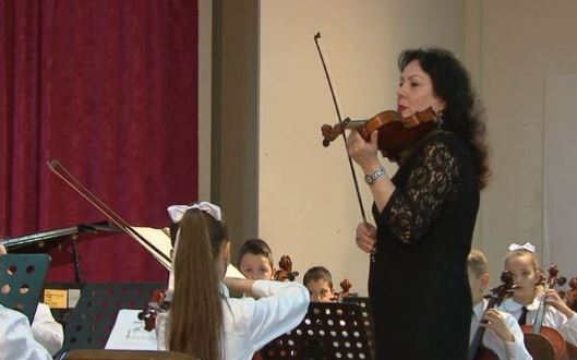 “ARTI NË ZI” / Ndahet nga jeta violinistja e mirënjohur Viola Bajraktari
