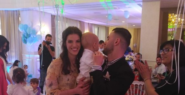 Nipi i Bamir Topit mbush 1-vjeç/ Në festën e veçantë edhe Armina Mevlani me… (FOTOT)