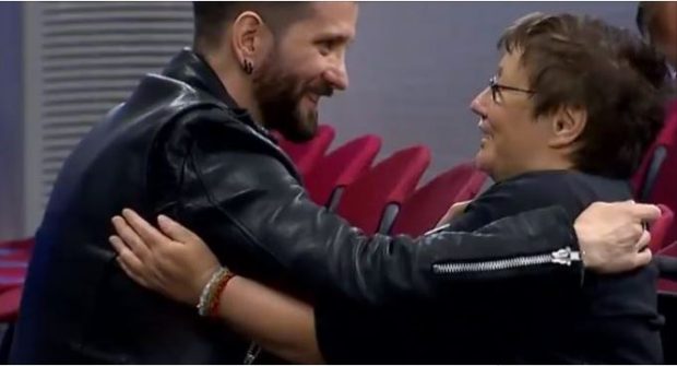 DO TË RRËNQETHENI/ Pak para Eurovizionit, gruaja me aftësi të kufizuara i bën një SUPRIZË Eugent Bushpepës (VIDEO)