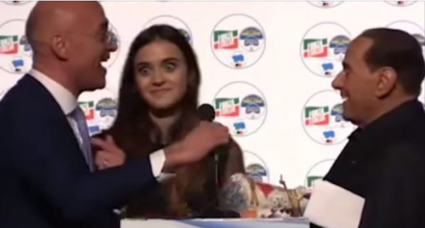 “I pandreqshmi” Silvio Berlusconi, ngacmon gjatë takimit vajzën e koordinatorit të partisë së tij…(VIDEO)