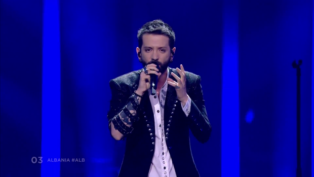 Kualifikimi i Eugentit në Eurovision “ÇMENDEN” grekët: Këngëtari i shqipërisë vjet na shtroi pllakat… (FOTO)