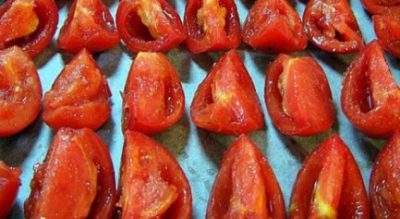 Gruaja nga Beogradi bleu domate, u habit pasi pa atë që kishte brënda (FOTO)