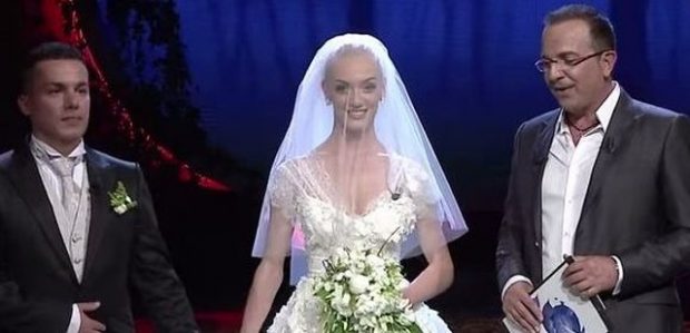 Dasmë në emision! A ju kujtohen 4 çiftet VIP shqiptare që janë martuar në TV (FOTO)