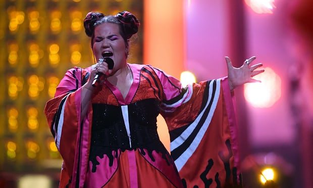 “MBRETËRESHA E EUROSONG”/ Polemika mbi fitoren e këngëtares izraelite në Eurovision dhe deklaratës së saj