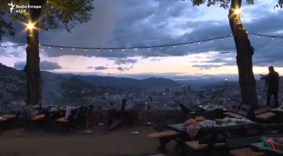 VIDEO/ Tradita e çuditshme në Sarajevë, një gjuajtje me top mbledh myslimanët në Iftar