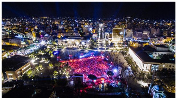 BËHUNI GATI! Tirana do të PUSHTOHET nga koncertet në muajin qershor (FOTO)