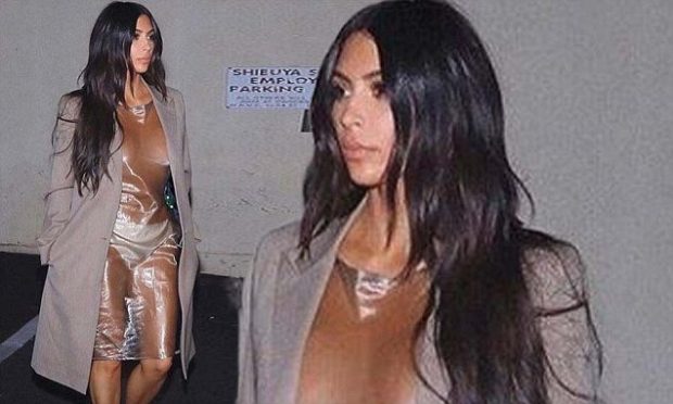 “Harron të vishet”/ Kim Kardashian i lë të gjithë “PA FRYMË”, del rrugve me…(FOTO)