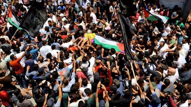 Dhuna në Gaza, mijëra njerëz marrin pjesë në funeralin e mjekes palestineze (FOTO)