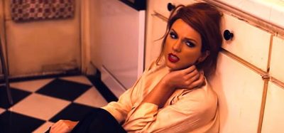 DO HABITENI/ Taylor Swift, sekretarja që lidhet me shefin (VIDEO)