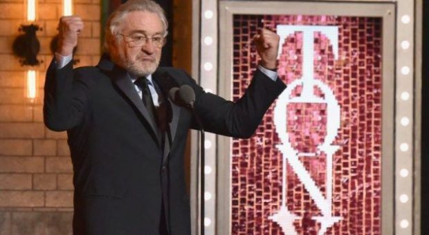 TRONDITI AUDIENCËN/ Robert De Niro shpërthen kundër Trump në Tony Awards: “F**k….