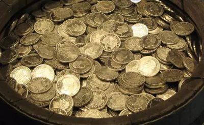 Zbulohen 600 monedha ari në një bodrum, ja kujt viti i përkasin