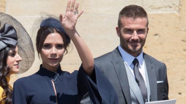 David dhe Victoria Beckham dhurojnë për bamirësi veshjet e dasmës mbretëroren (FOTO)