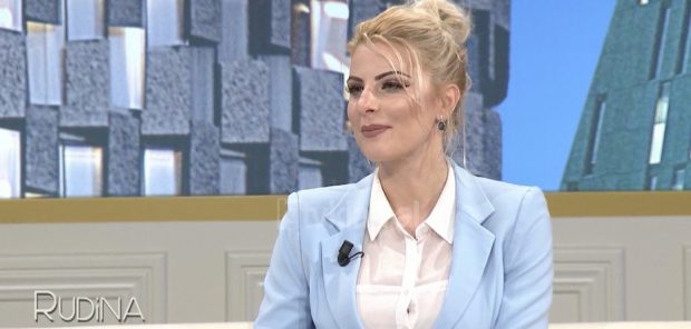 Deputetja seksi rrëfen fillimet e saj në politikë: Nuk dija asnjë fjalë shqip dhe…