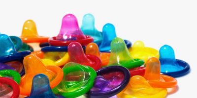 Këto janë dhjetë faktet mahnitëse që nuk i dinit për prezervativët