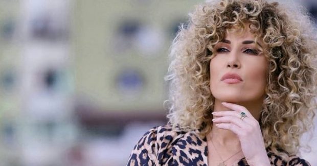 I TALLI SE IMITOJN BEYONCEN/ Shihni çfarë shkruan Fatma për këngëtaret shqiptare: Mjaft me këto…(FOTO)