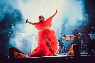 Elvana Gjata një Divë e vërtet, elektrizon Prishtinën me koncertin madhështor (FOTO)