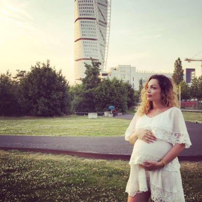 Këngëtarja shqiptare bëhet nënë për herë të dytë, publikon FOTON e djalit të porsalindur