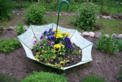 MOS HIDHNI ASGJË/ Vjetërsirat përdorini për dekorimin e kopshtit (FOTO)