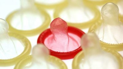 ME GJATËSI 24 CM DHE GJERËSI 69MM/Dalin në shitje “Prezervativët më të mëdhenj në botë”….