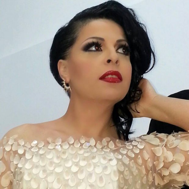 SUPRIZON AURELA GAÇE/ Këngëtarja poston videon dhe iu plotëson dëshirën fansave (VIDEO)