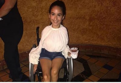Motoja që vajza 26 vjeçare në karrige me rrota ka për jetën duhet të jetë për të gjithë ne!