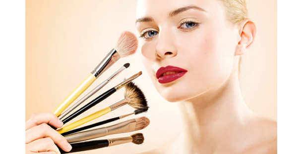 FONDATINA PAK MË E ERRËT DHE NGJYRË KAFE/ Njihuni me Make up- in e duhur për vjeshtën  (VIDEO)