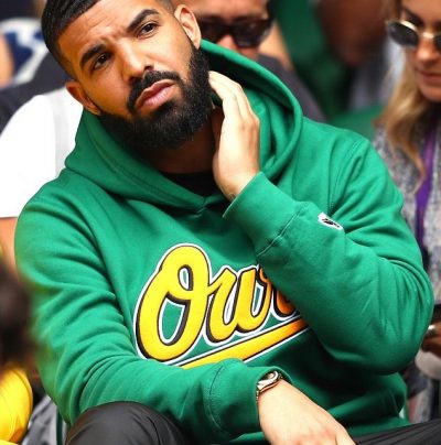 “MË PËRDHUNOI DHE MË LA SHTATZËNË!”/ Drake dërgon në gjykatë fansen e fiksuar pas tij