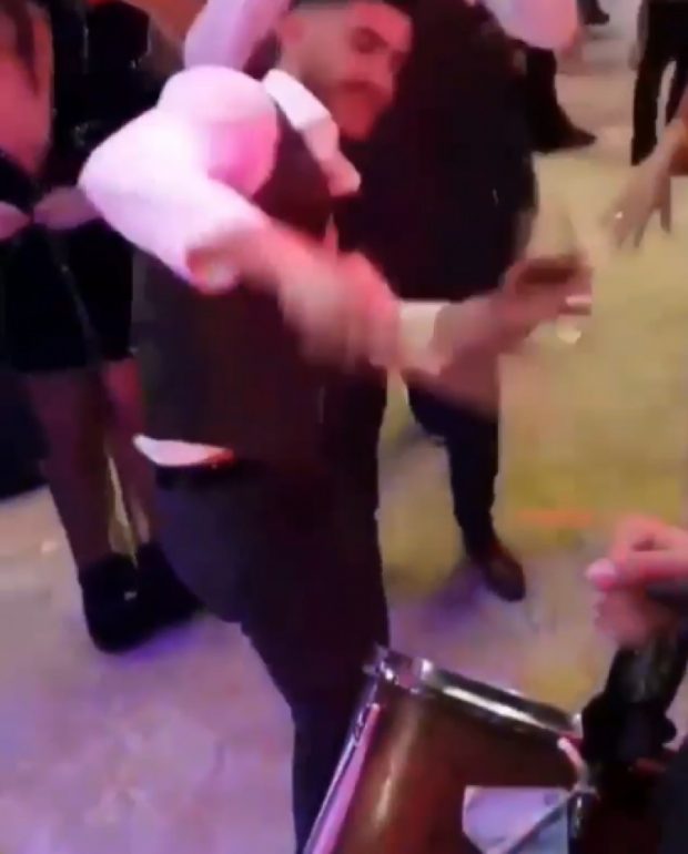 Ana tjetër e Butrint Imerit/ Këngëtari po i ”vendos” flakën dasmave (VIDEO)