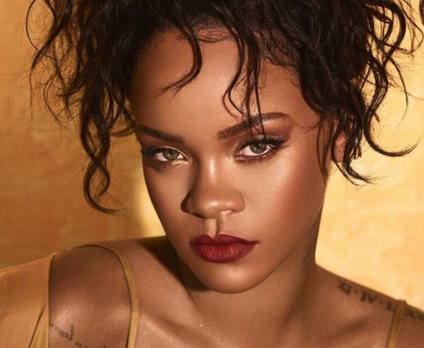 Ngjyrat e tokës dalin nga qarkullimi/ Rihanna sjell trendin e ri të “make up-it”