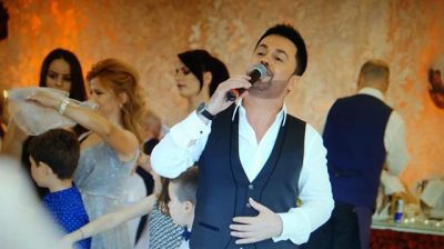 “KJO NUK PRITEJ”/ Këngëtari i njohur shqiptar aplikon për vizën amerikane por i refuzohet