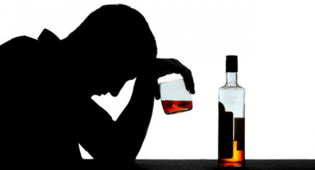 KONSUMIMI I TEPËRT I ALKOOLIT/  Shton rrezikun për shkatimin e llojeve të ndryshme të kancerit.