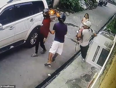 E PABESUESHME! Banditët e armatosur i vjedhin shtëpinë, 8 vjeçarja trime përleshet me to (VIDEO)