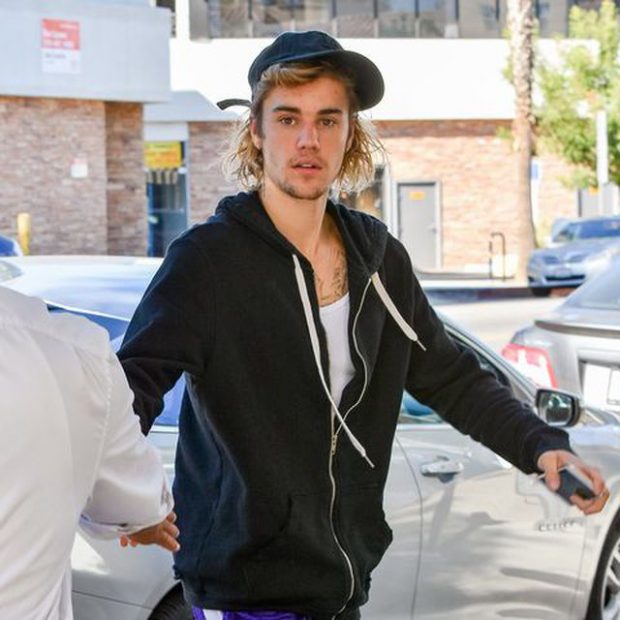“NUK KA ETIKË NË TË USHQYER”/ Justin Bieber bëhet objekt talljeje (FOTO)