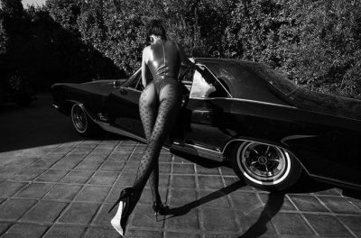 Kendall Jenner shfaqet super seksi në setin e ri fotografik (FOTO)