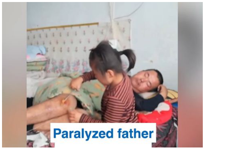 DASHURIA PËR BABANË/  6 vjeçarja që kujdeset për të atin e paralizuar (VIDEO)
